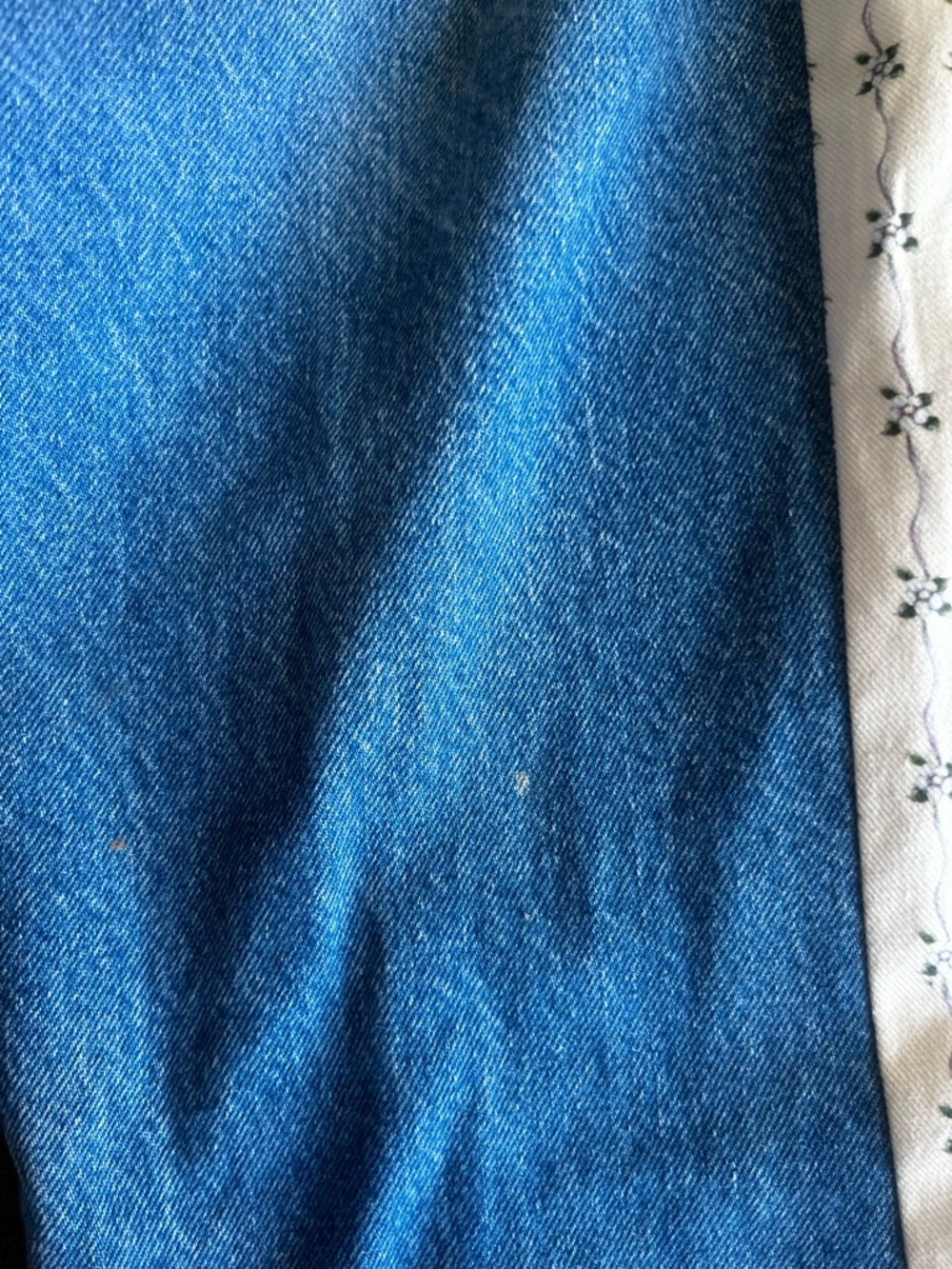 Classic Light Blue Denim Jeans - Picture 4 of 6